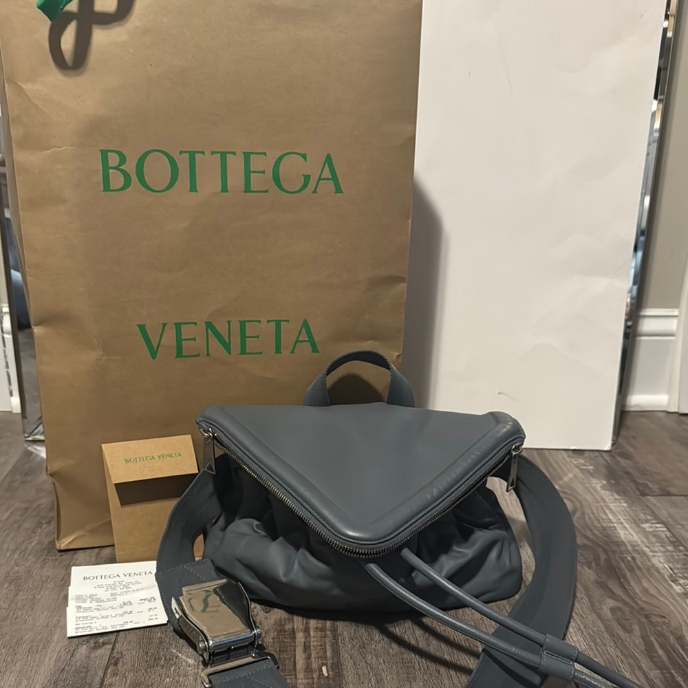 Authentic Bottega Veneta Gray Leather Beak Crossbody Bag Bum Bag adjustable